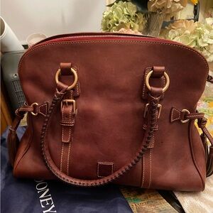 👜 Dooney & Bourke Florentine Buckle Chestnut Brown Leather Domed Satchel
